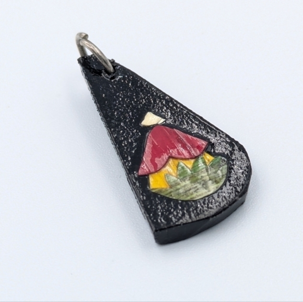 5/25$  Handcrafted wooden lightweight pendant